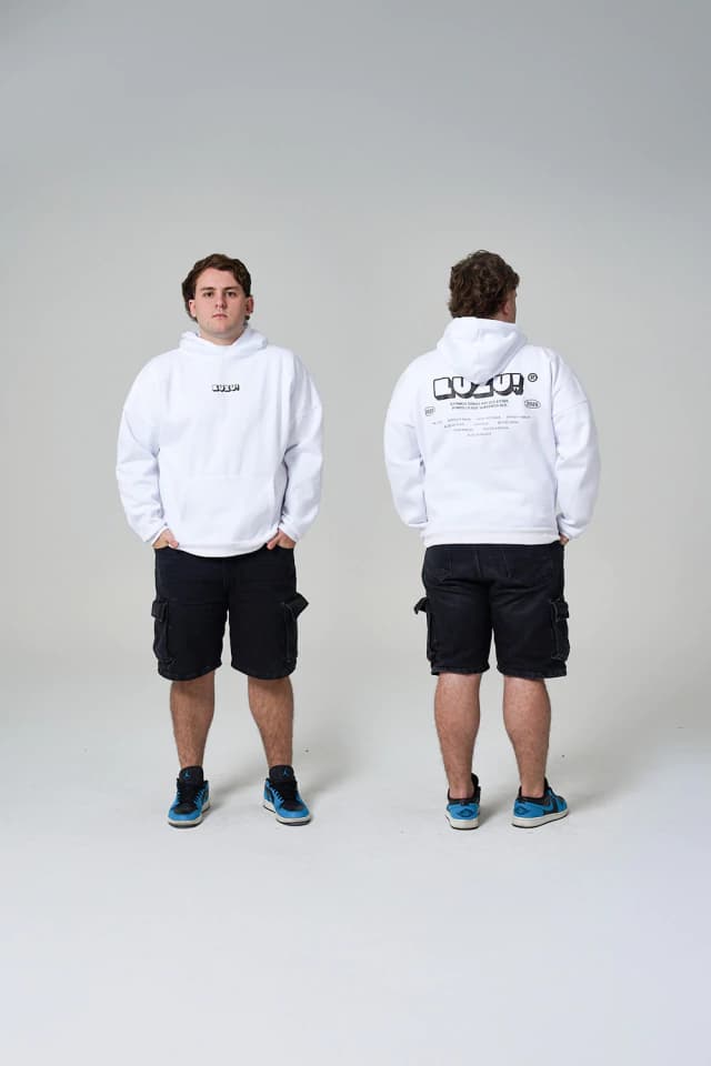 Buzo blanco Luzu TV.